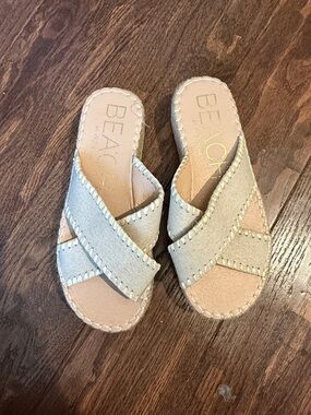 Wedge Sandal with woven cross straps - beige